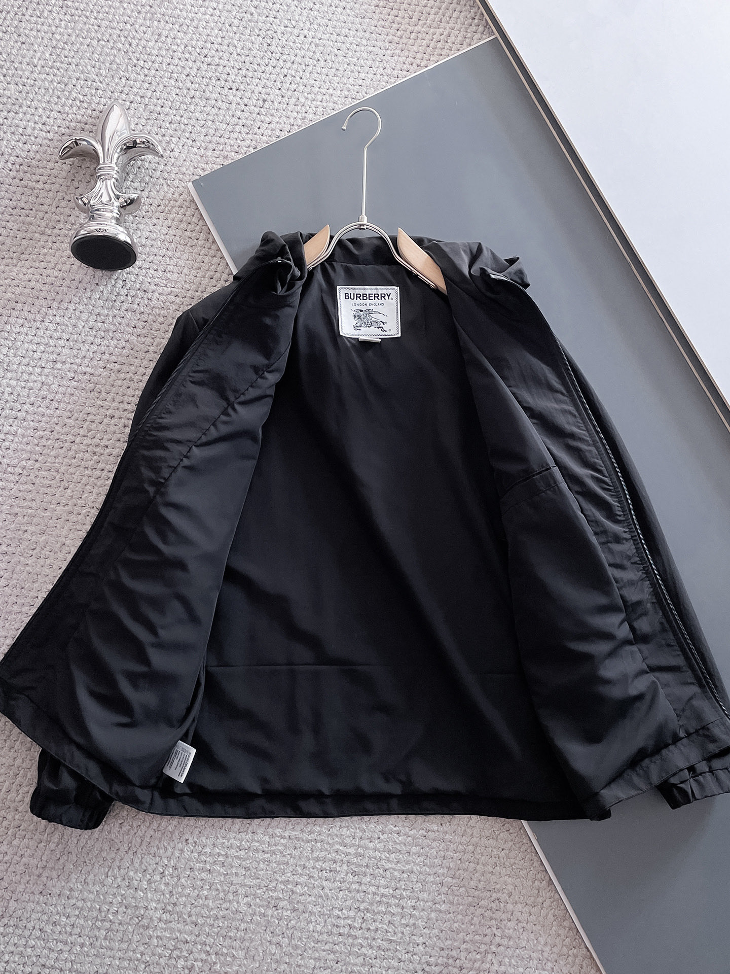 Hoodies & Sweatshirts