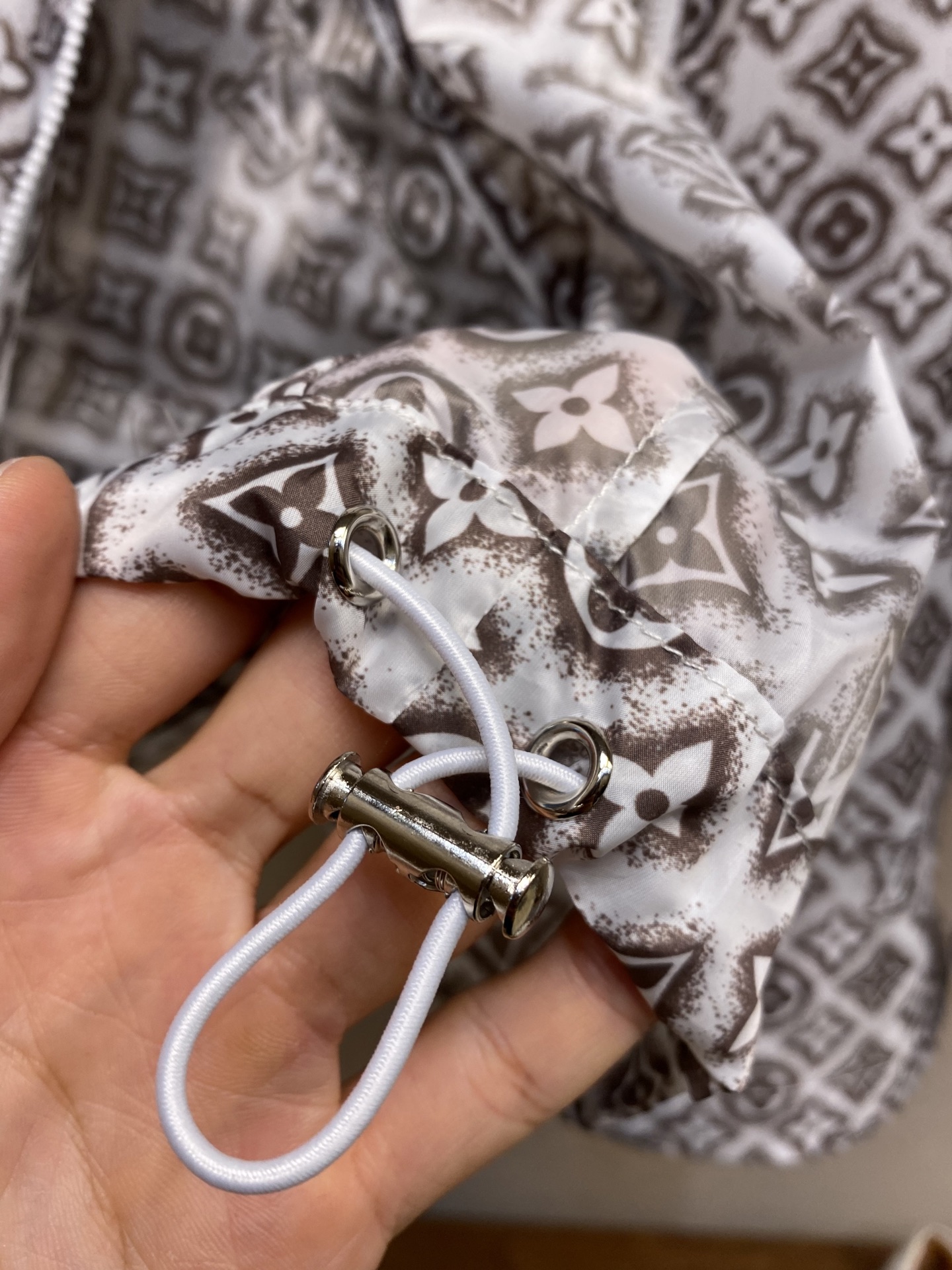 Hoodies & Sweatshirts