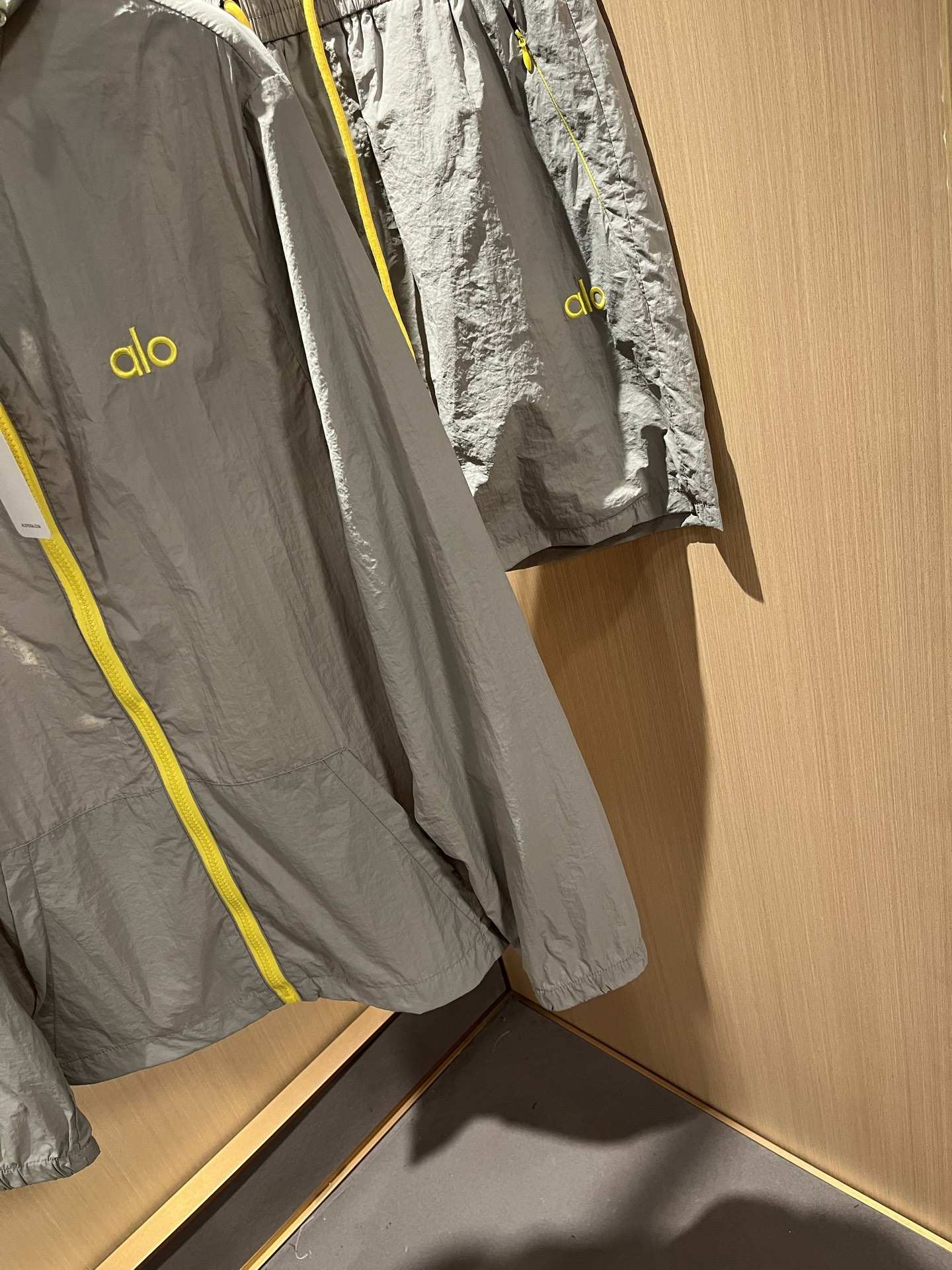 Hoodies & Sweatshirts