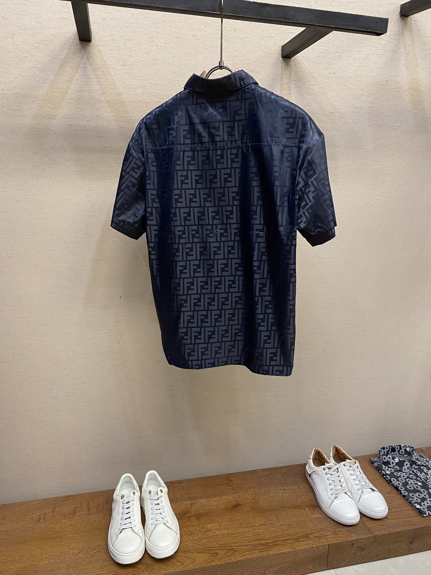 Hoodies & Sweatshirts