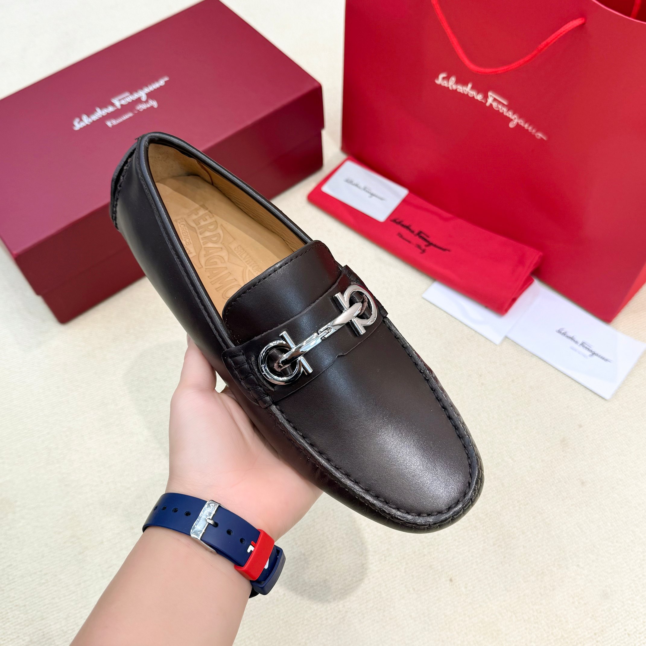 FerragamoSHOES