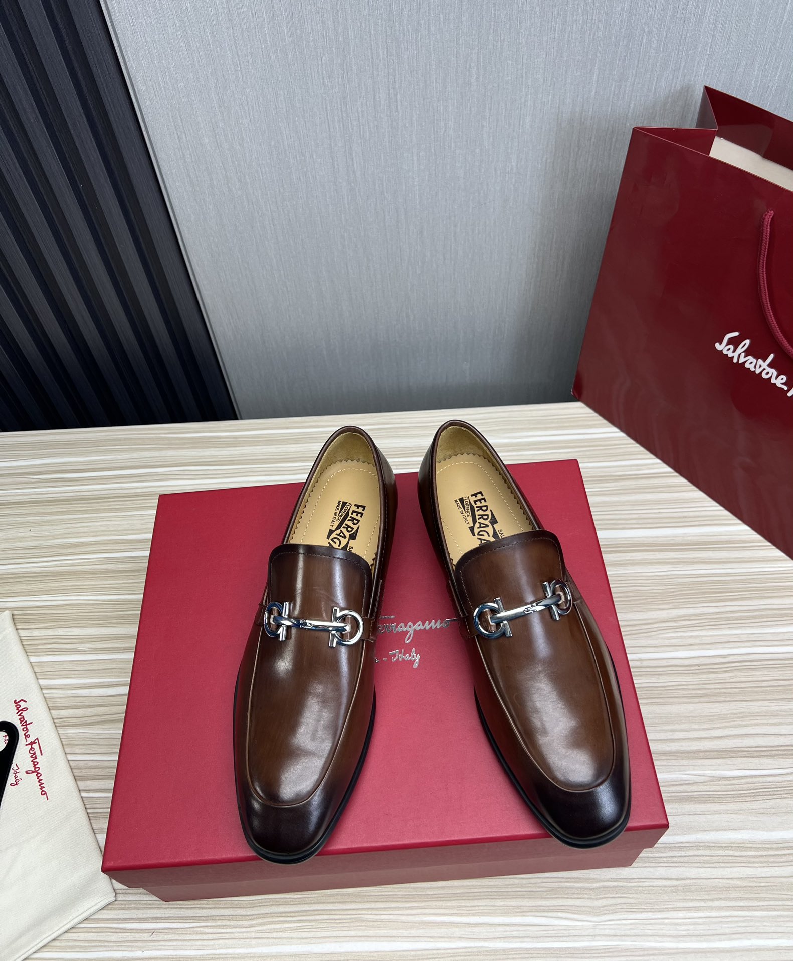 FerragamoSHOES