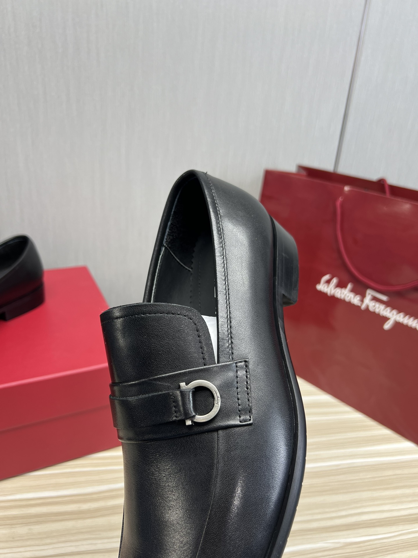 FerragamoSHOES