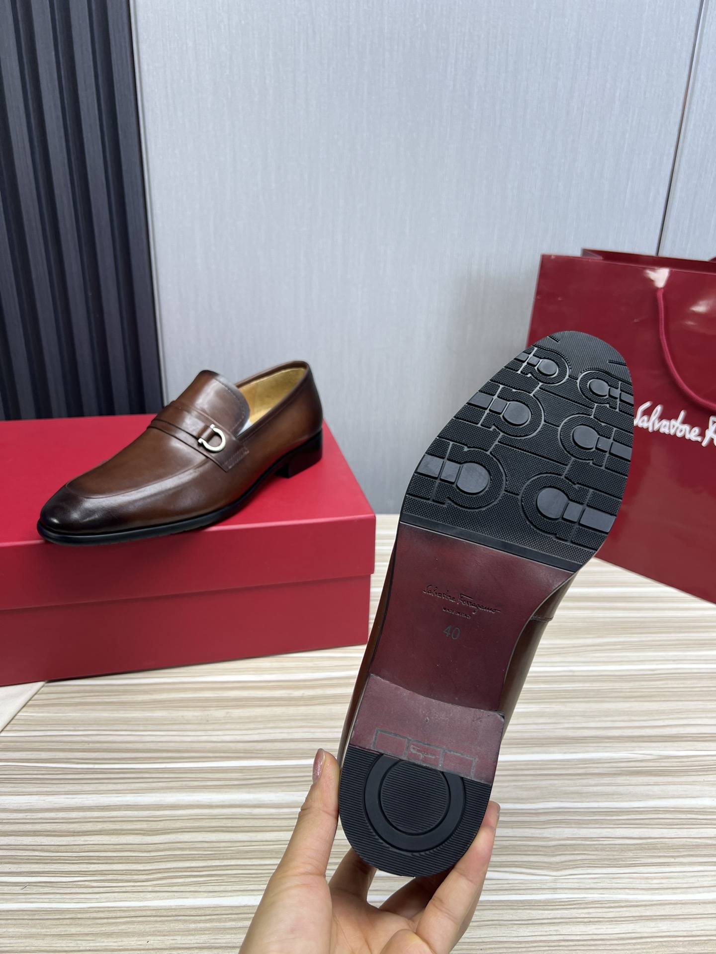 FerragamoSHOES
