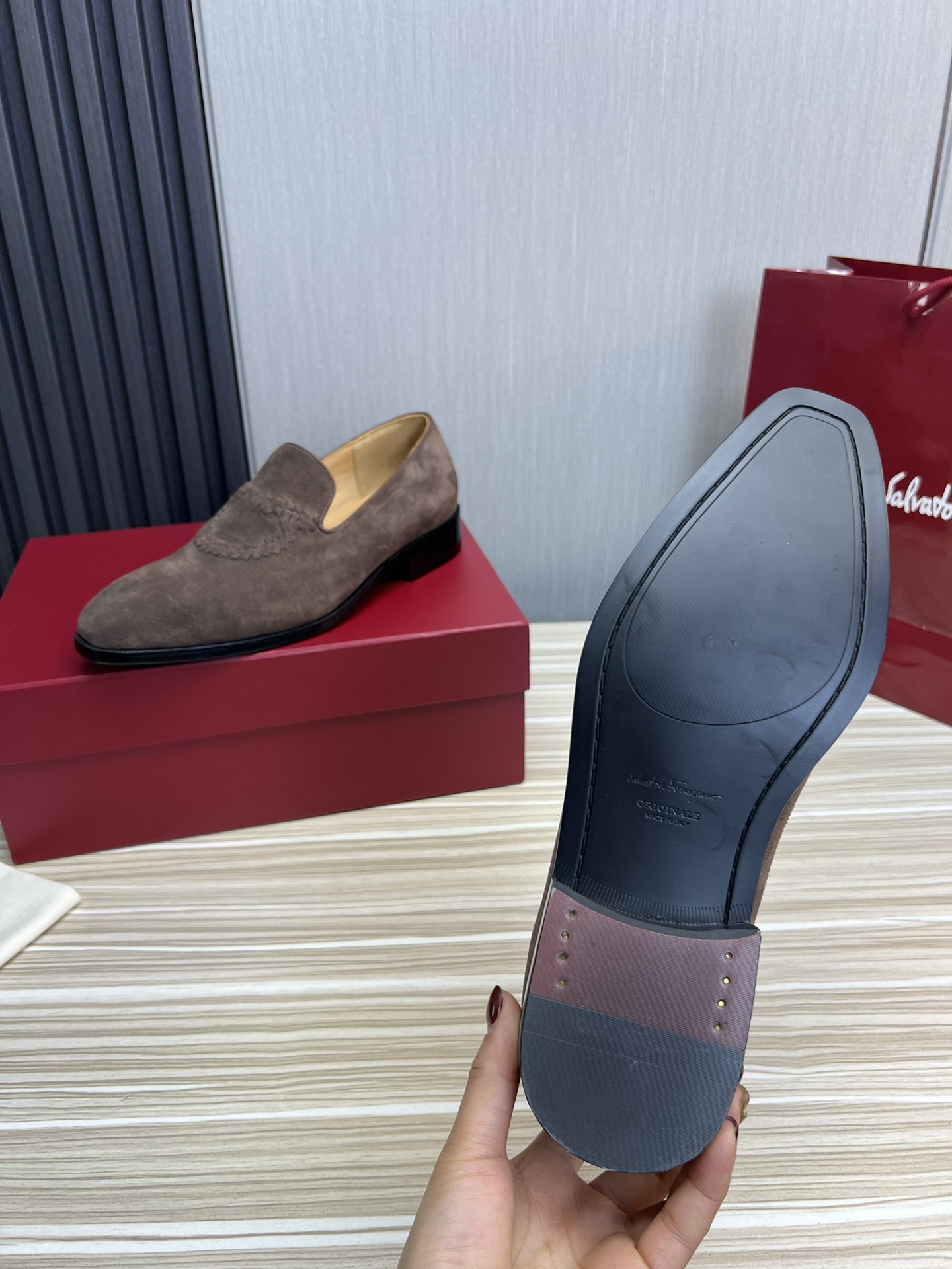 FerragamoSHOES