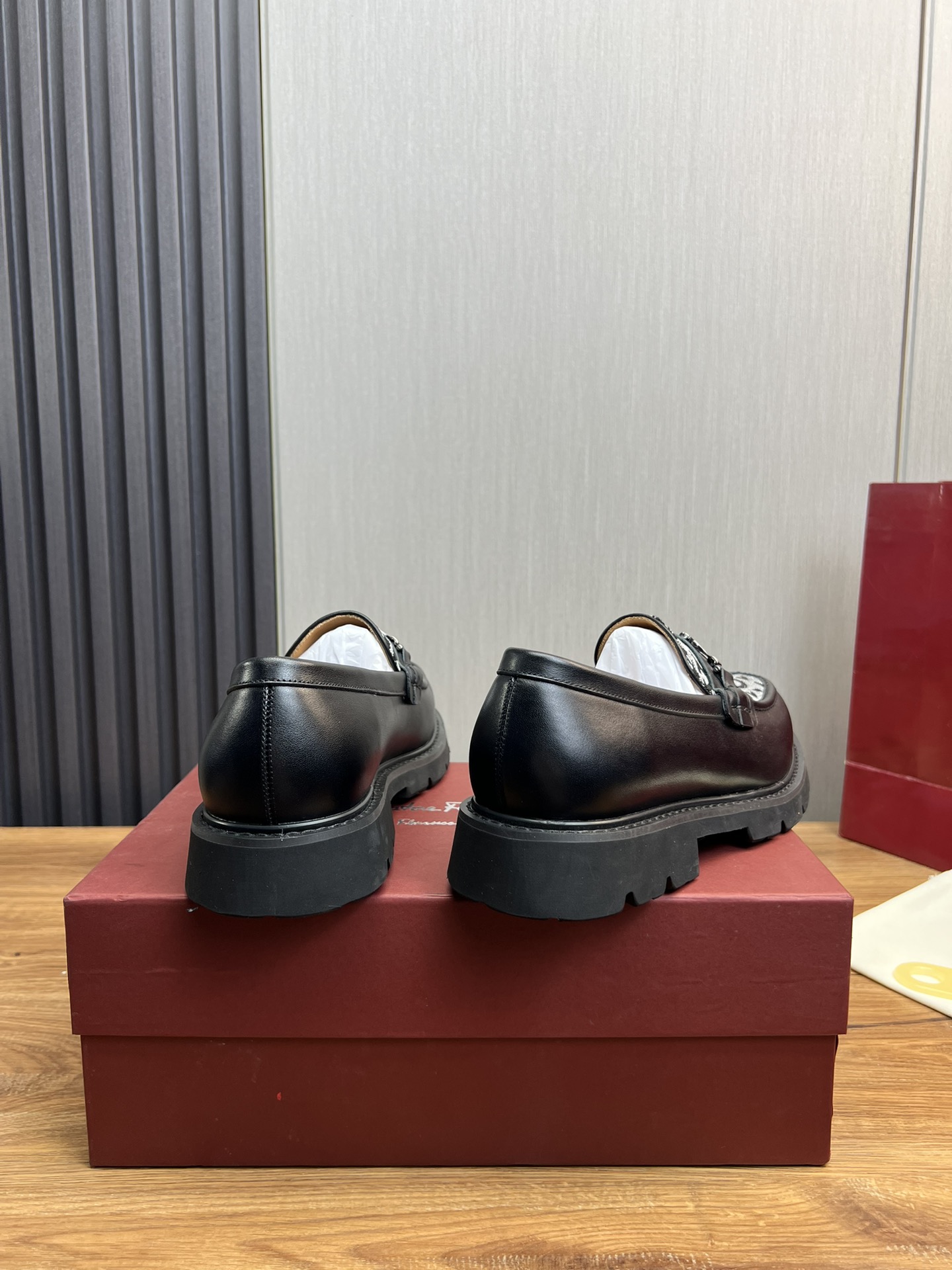 FerragamoSHOES