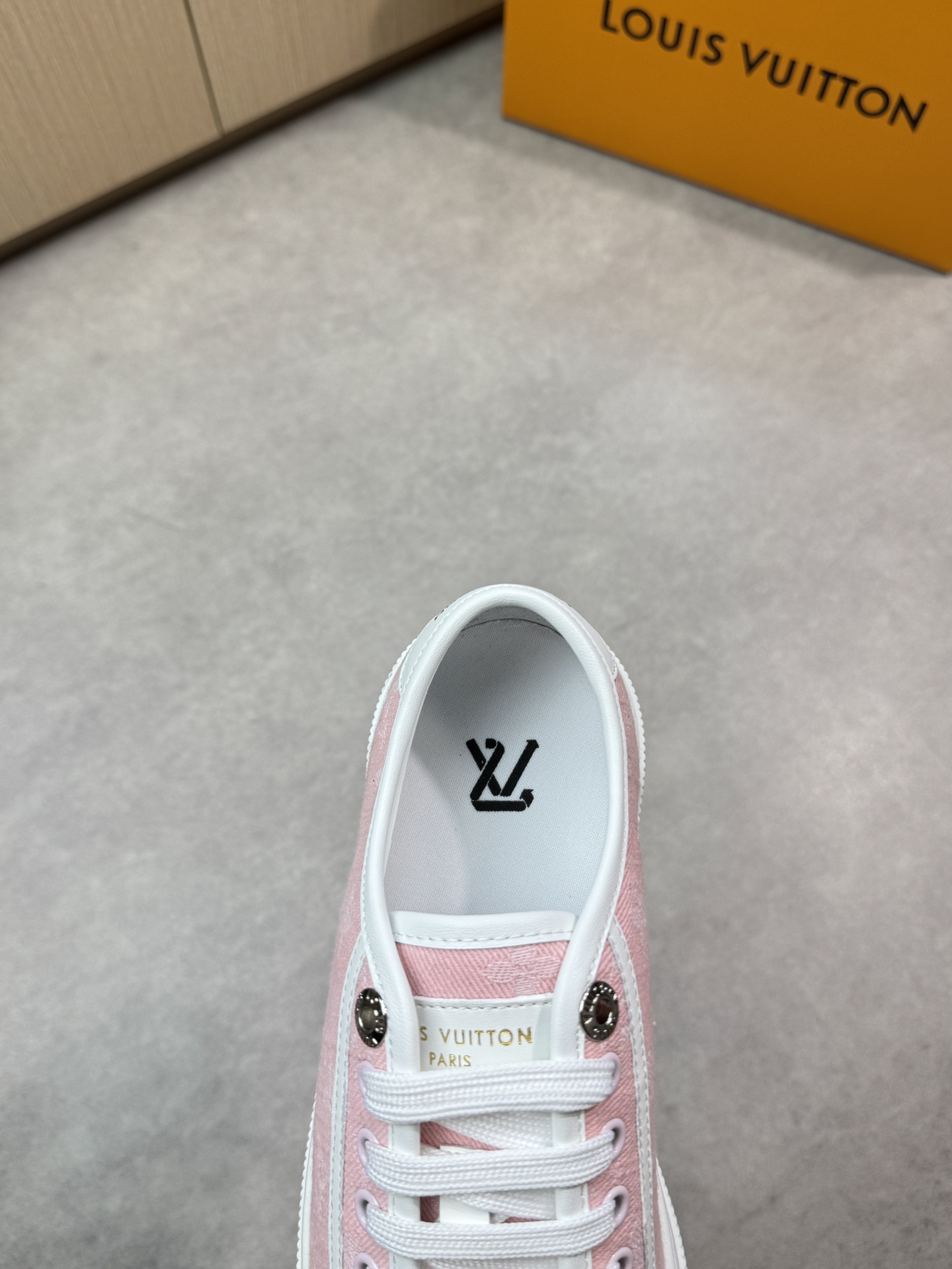 LVShoes