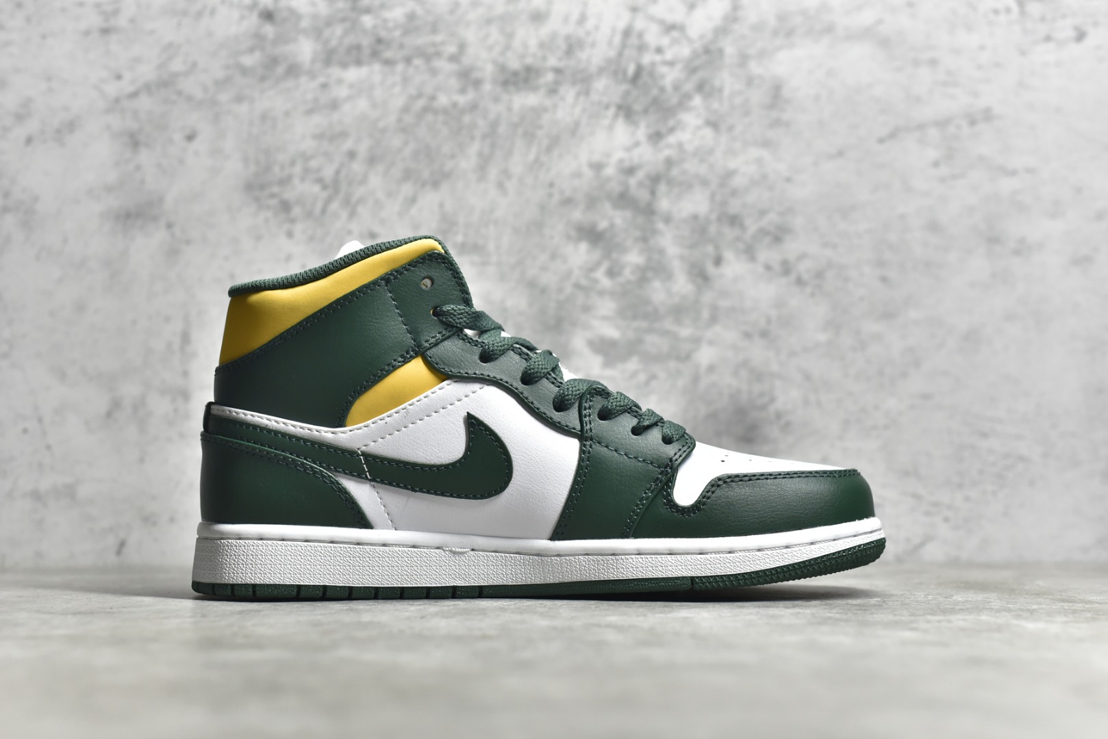 AirJordan1MidSHOES