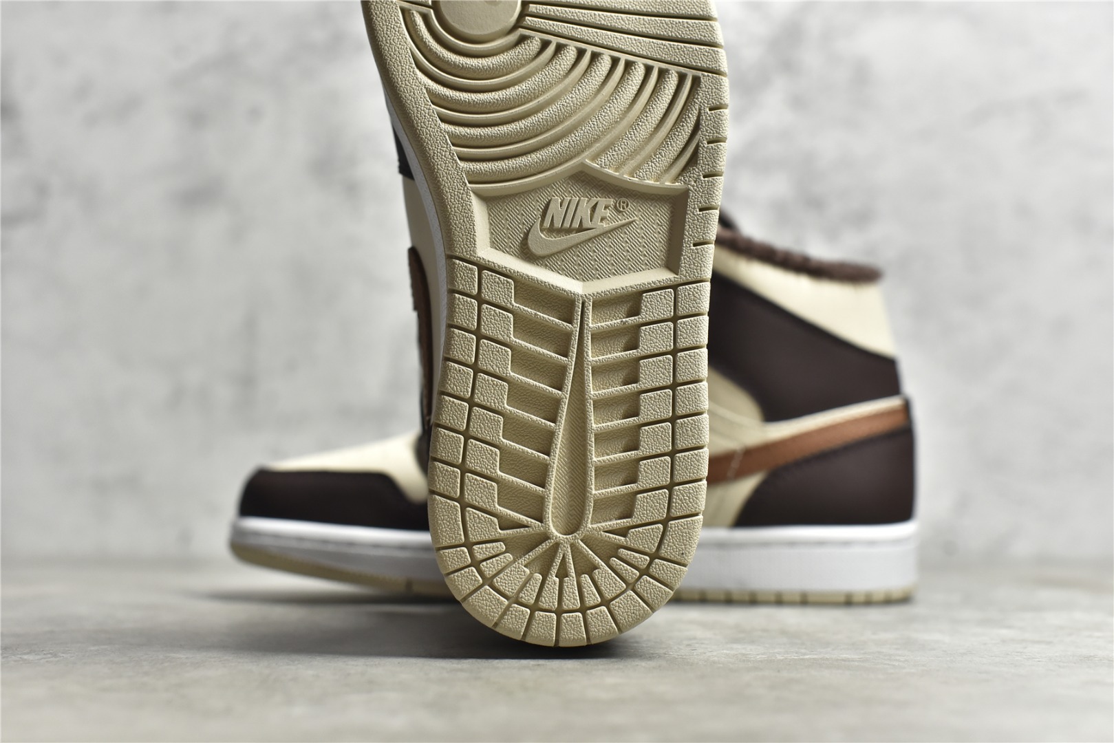 AirJordan1MidSHOES