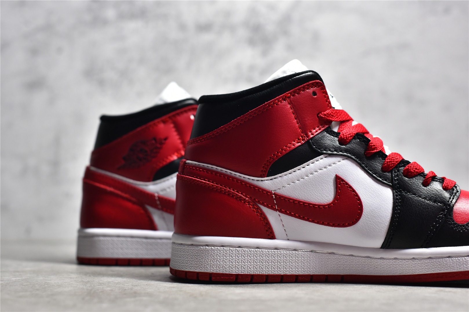 AirJordan1MidSHOES