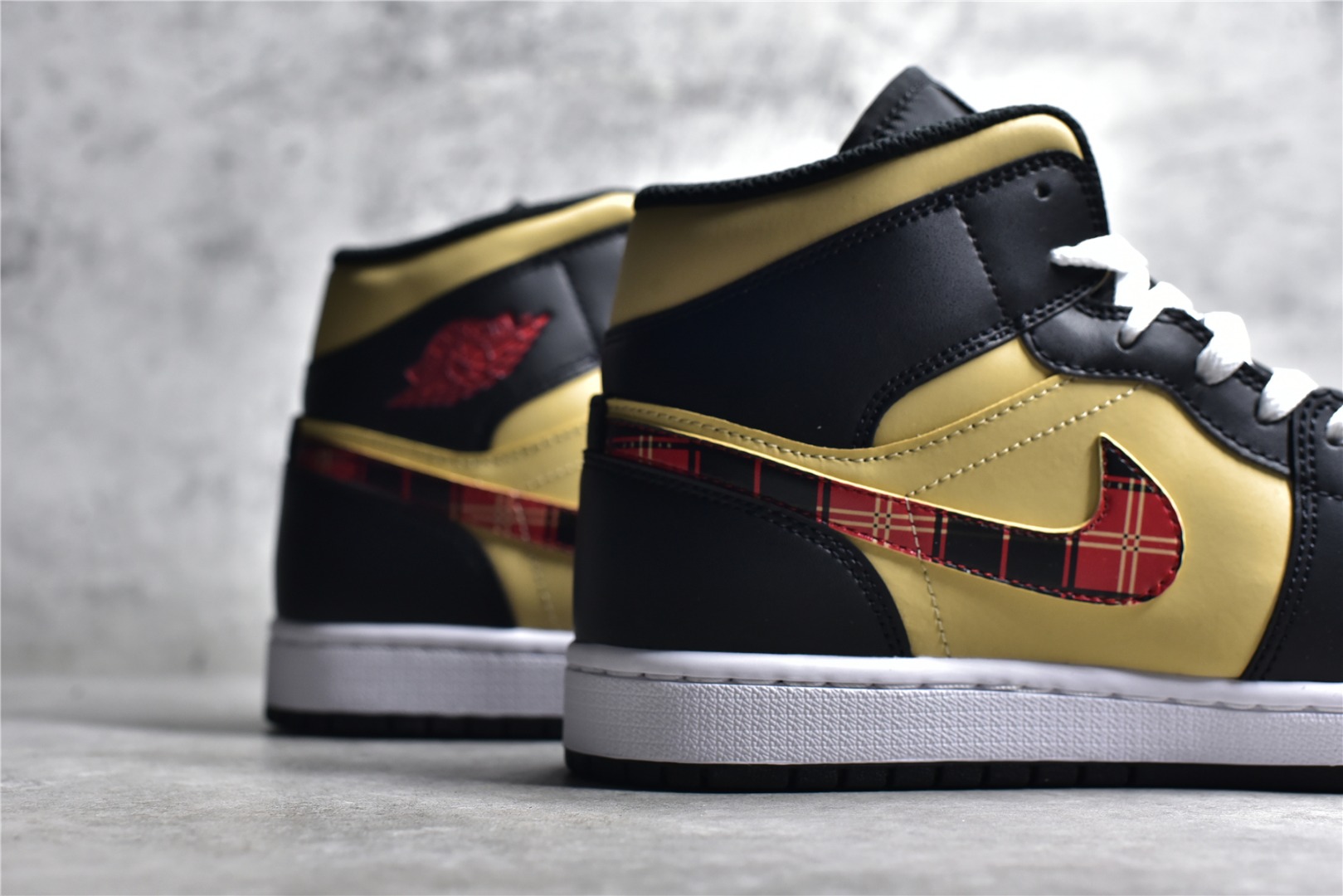 AirJordan1MidSHOES
