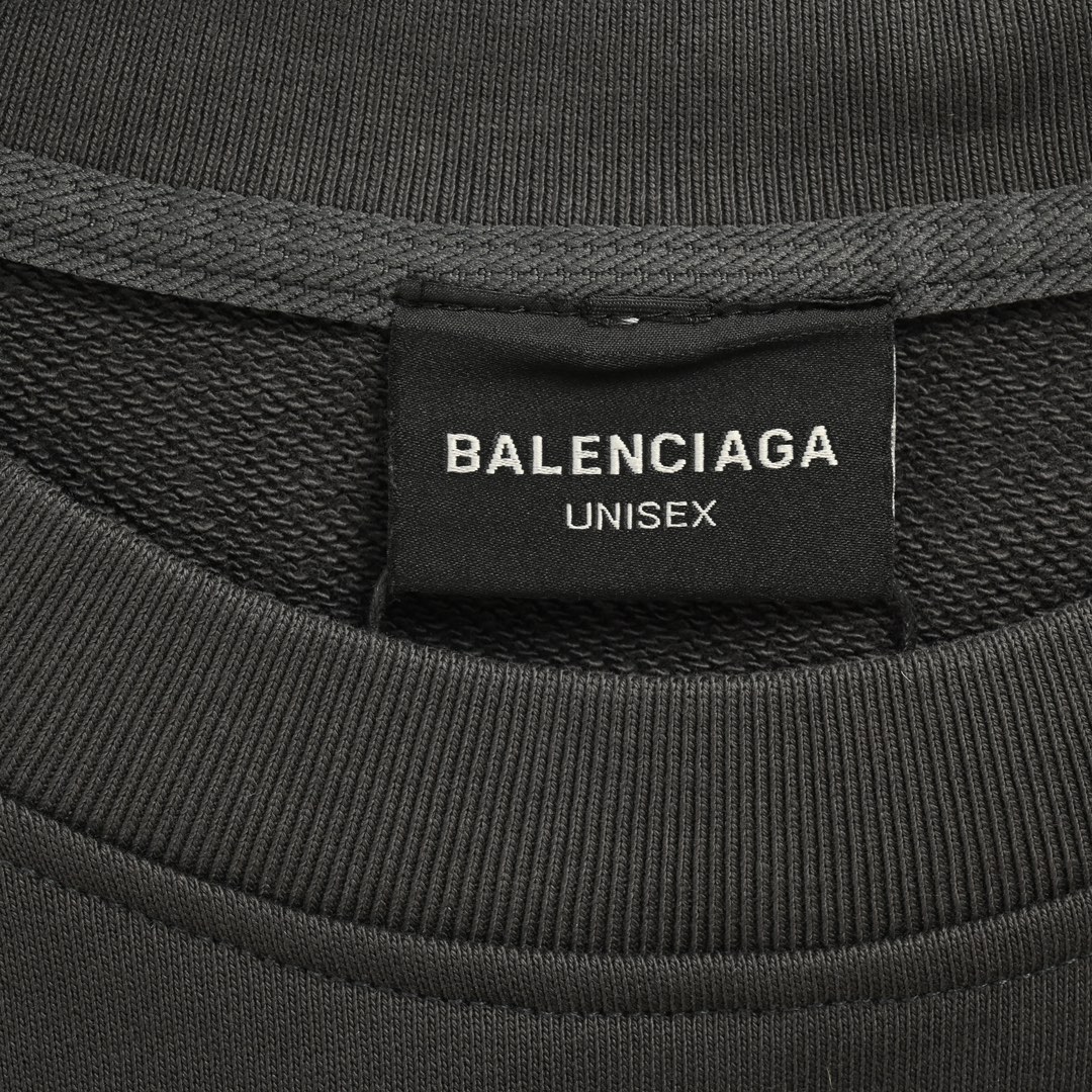 Hoodies & Sweatshirts