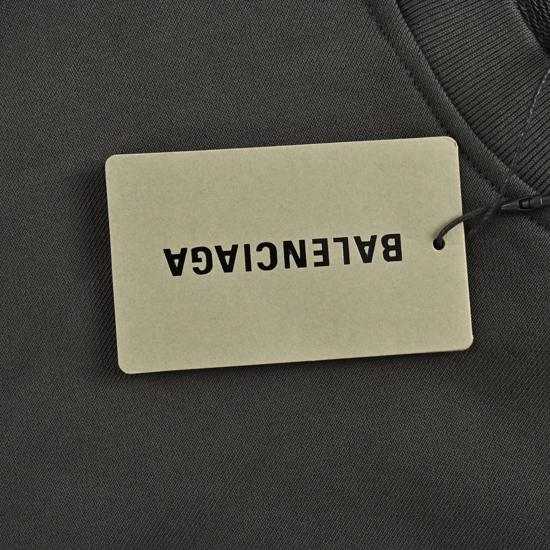 Hoodies & Sweatshirts