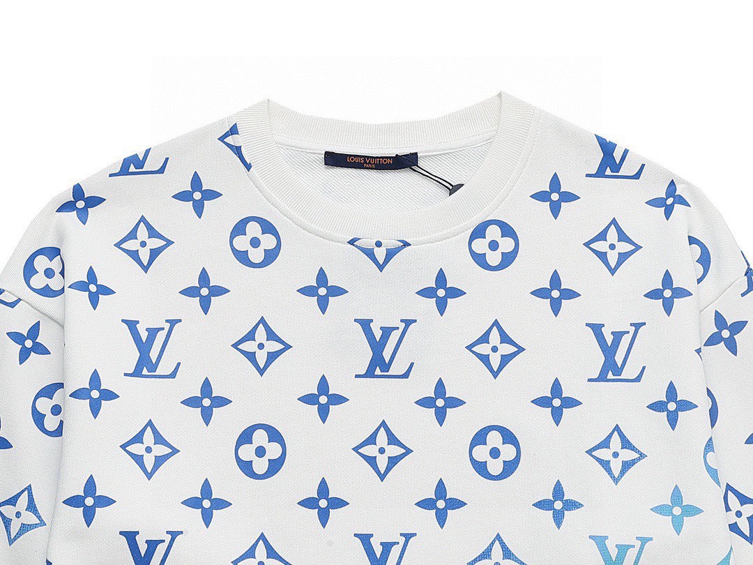 Hoodies & Sweatshirts