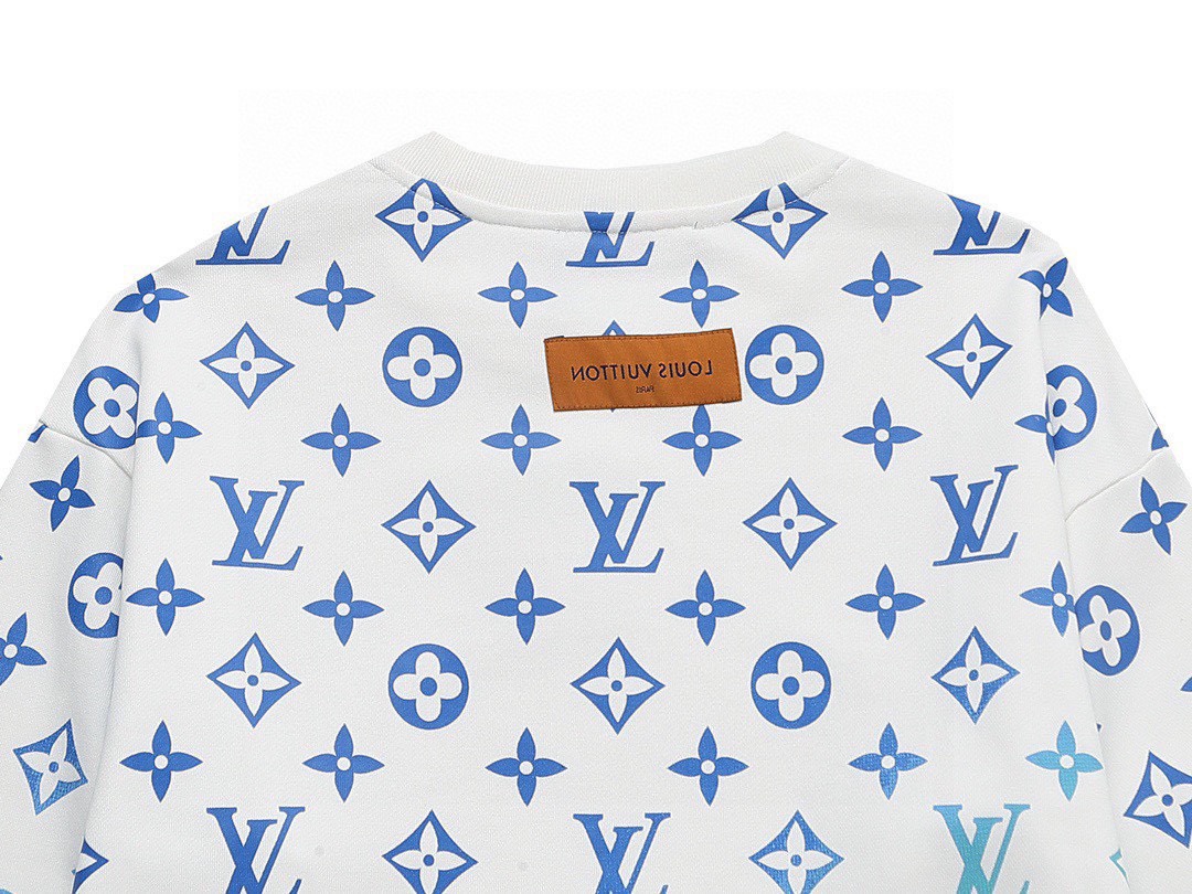 Hoodies & Sweatshirts