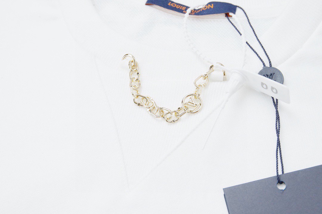 Hoodies & Sweatshirts