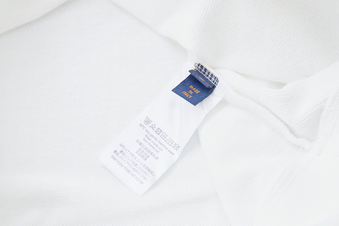 Hoodies & Sweatshirts